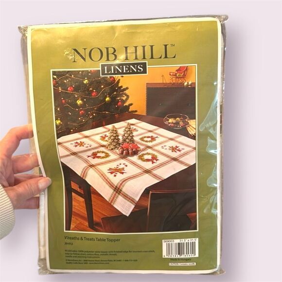 NOB HILL Linens Wreaths & Treats Table Topper Cross-Stitch *NEW Open Package* - Picture 1 of 6